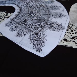 Lezione di merletto ad ago Aemilia Ars a Milano