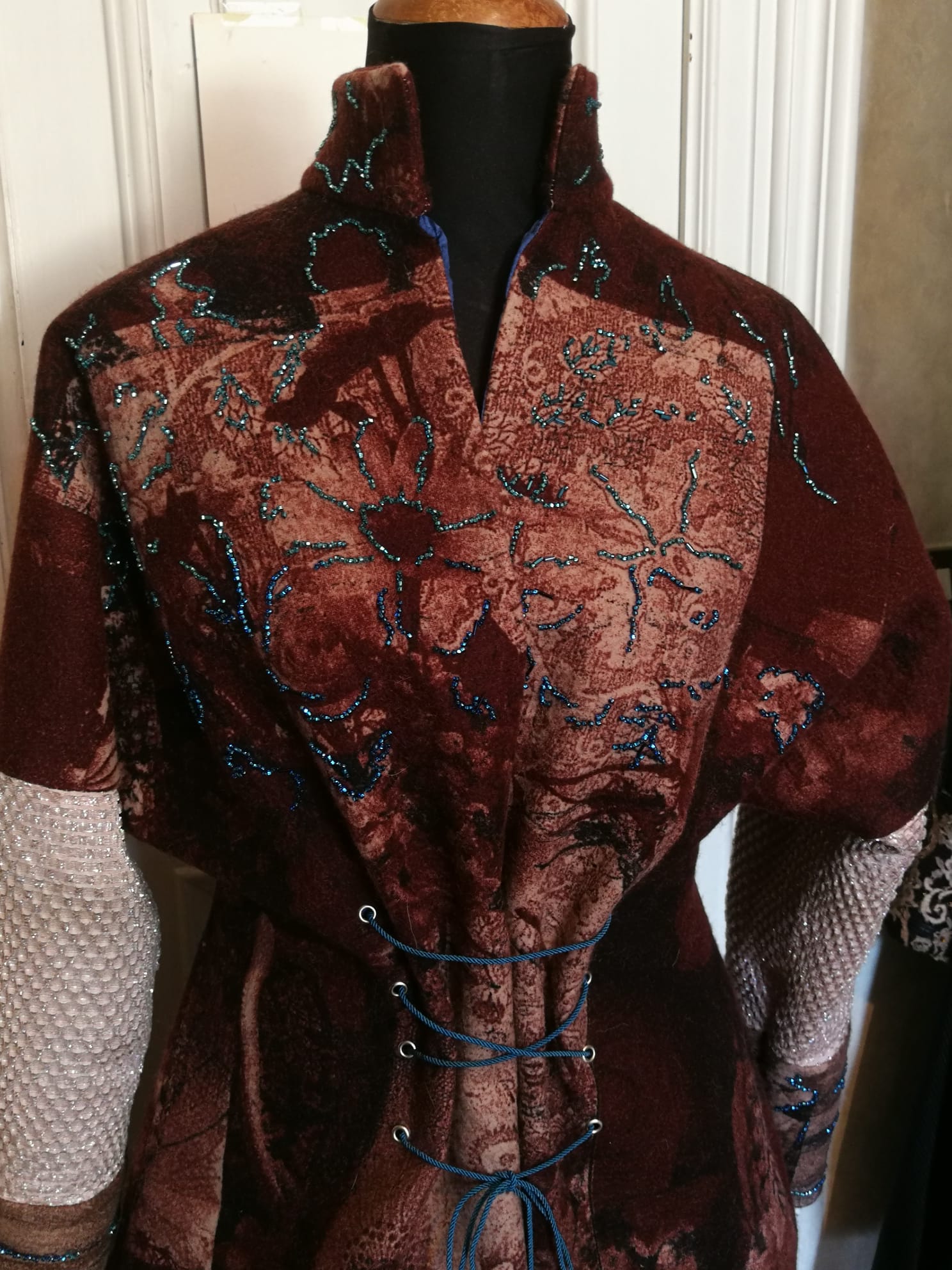 W-Abito stile orientale (dettaglio)