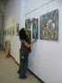 Decorazioni a mano su muro, legno ed abiti